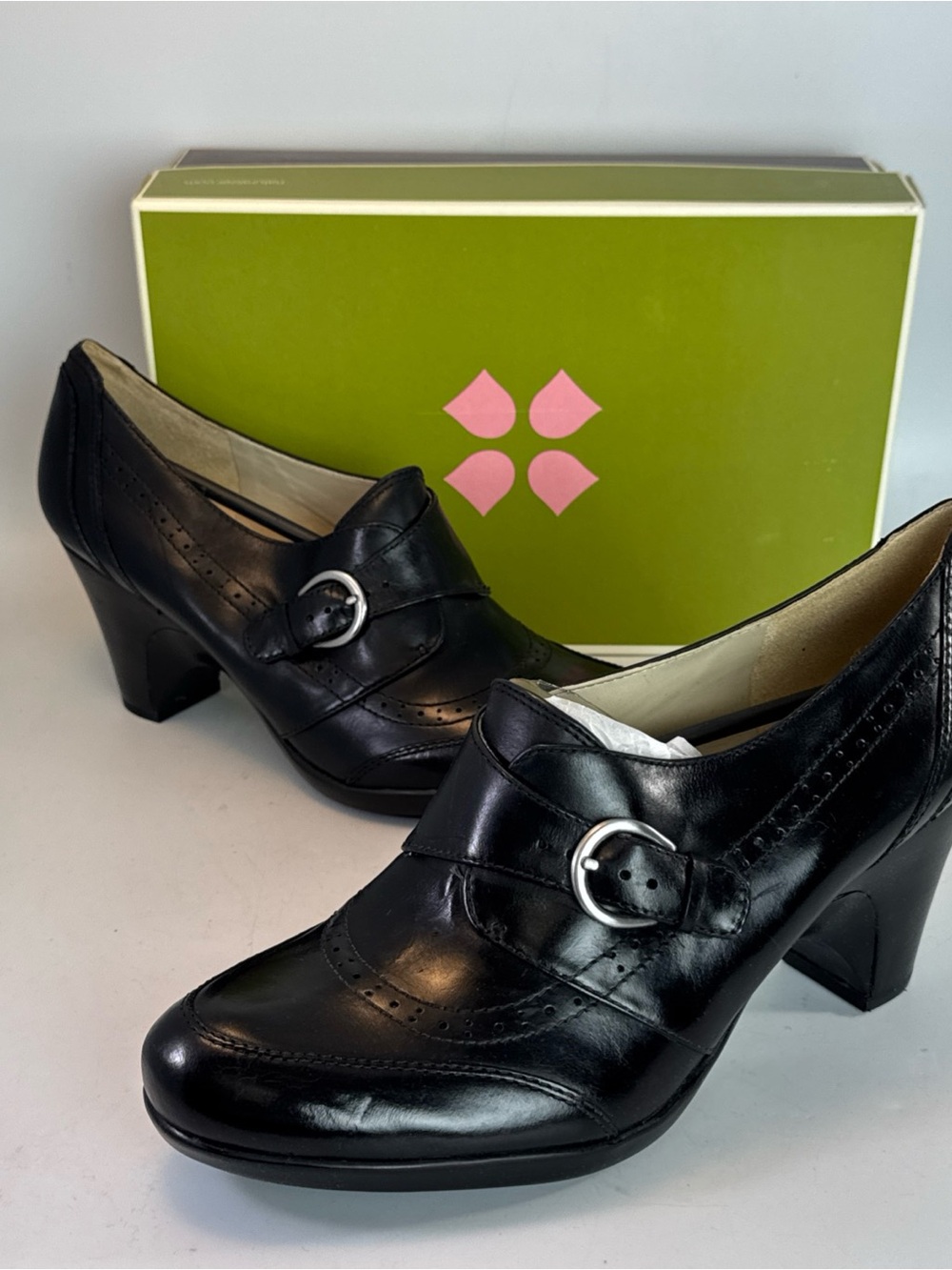 NIB Naturalizer Malia Black Leather Buckle Brogue Pumps Heels Size 12M